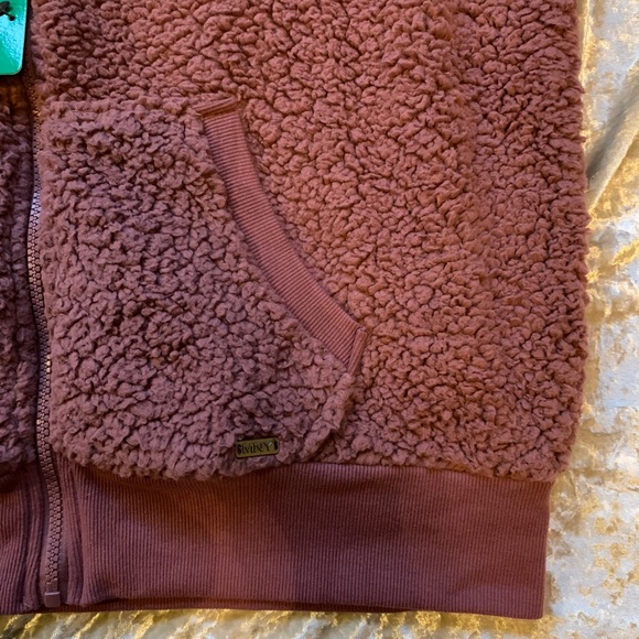 MNY Fuzzy bomber in mauve. - Picture 4 of 7